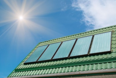 Φωτοβολταικά σε στέγες για ηλιακούς θερμοσίφωνες